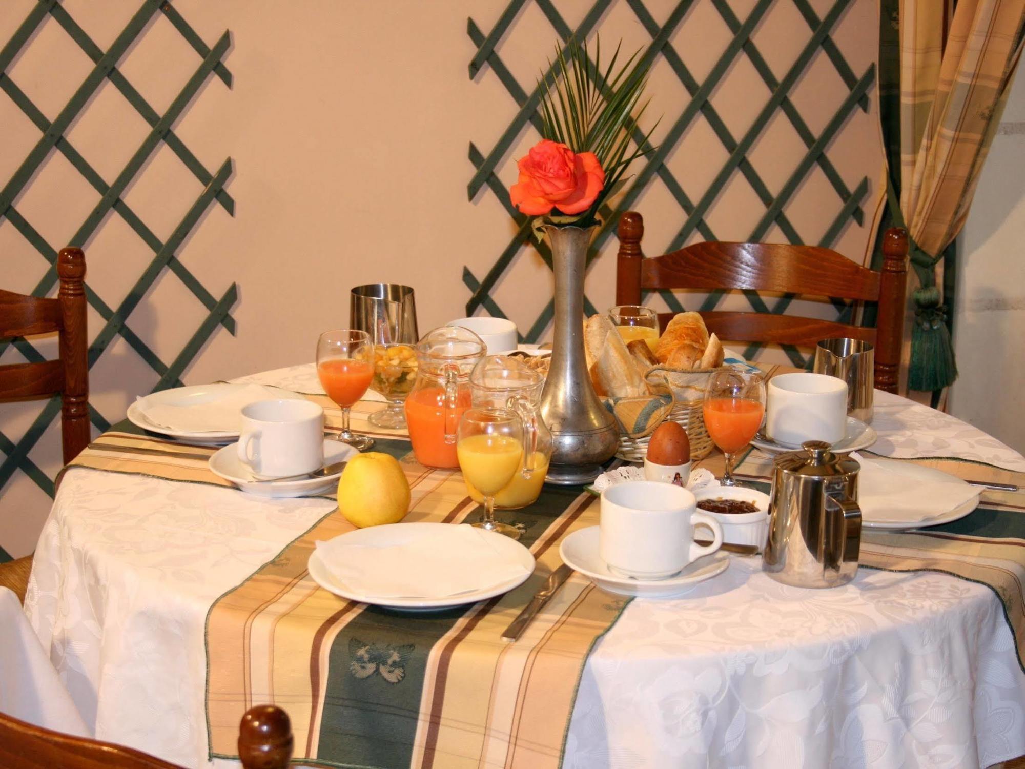 Logis Auberge Le Colombien - Hotel Et Restaurant Villandry Exterior foto
